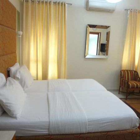 Astoria Hotel Mumbai Exteriör bild