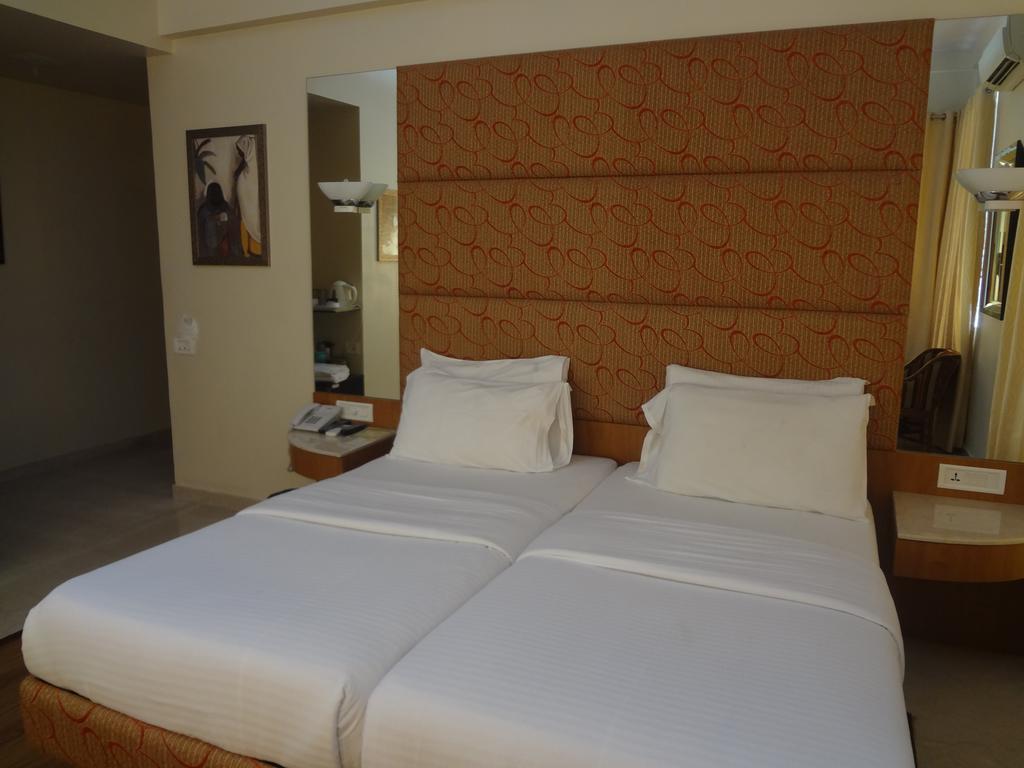 Astoria Hotel Mumbai Exteriör bild