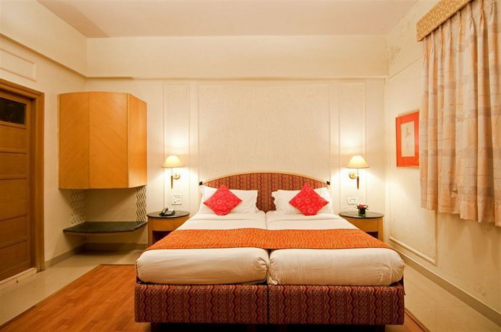 Astoria Hotel Mumbai Exteriör bild