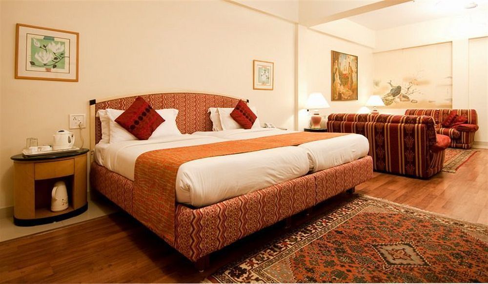 Astoria Hotel Mumbai Exteriör bild